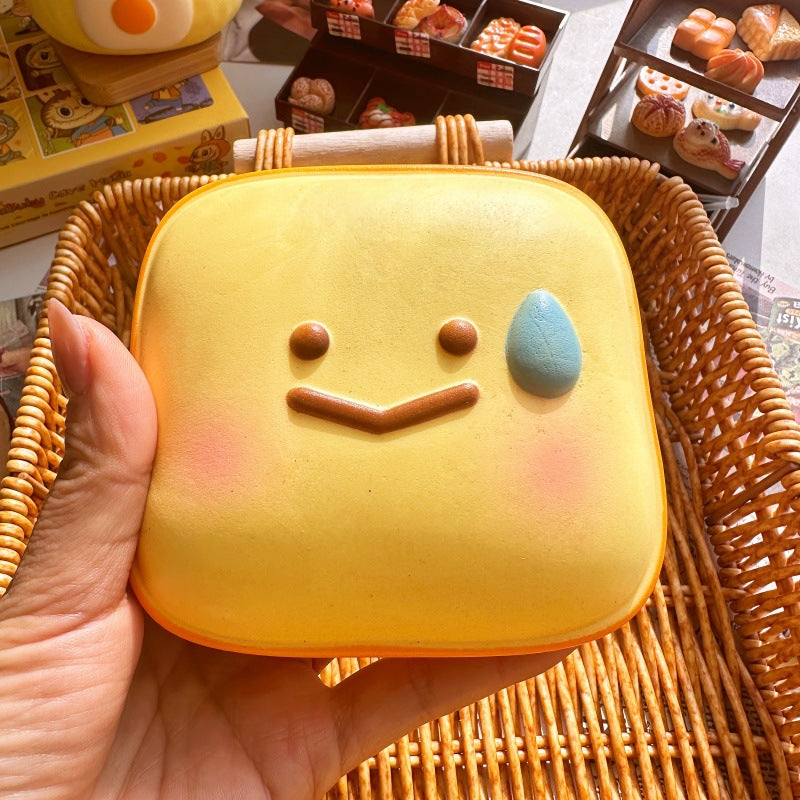 Simulated food, squishy bread, slow rebound toy, super soft and moist, sucks on fingers, student squeezeable stress relief toy.