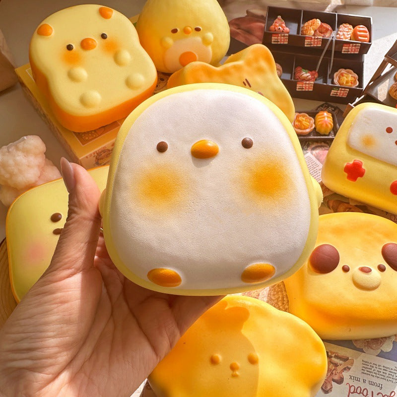 Simulated food, squishy bread, slow rebound toy, super soft and moist, sucks on fingers, student squeezeable stress relief toy.