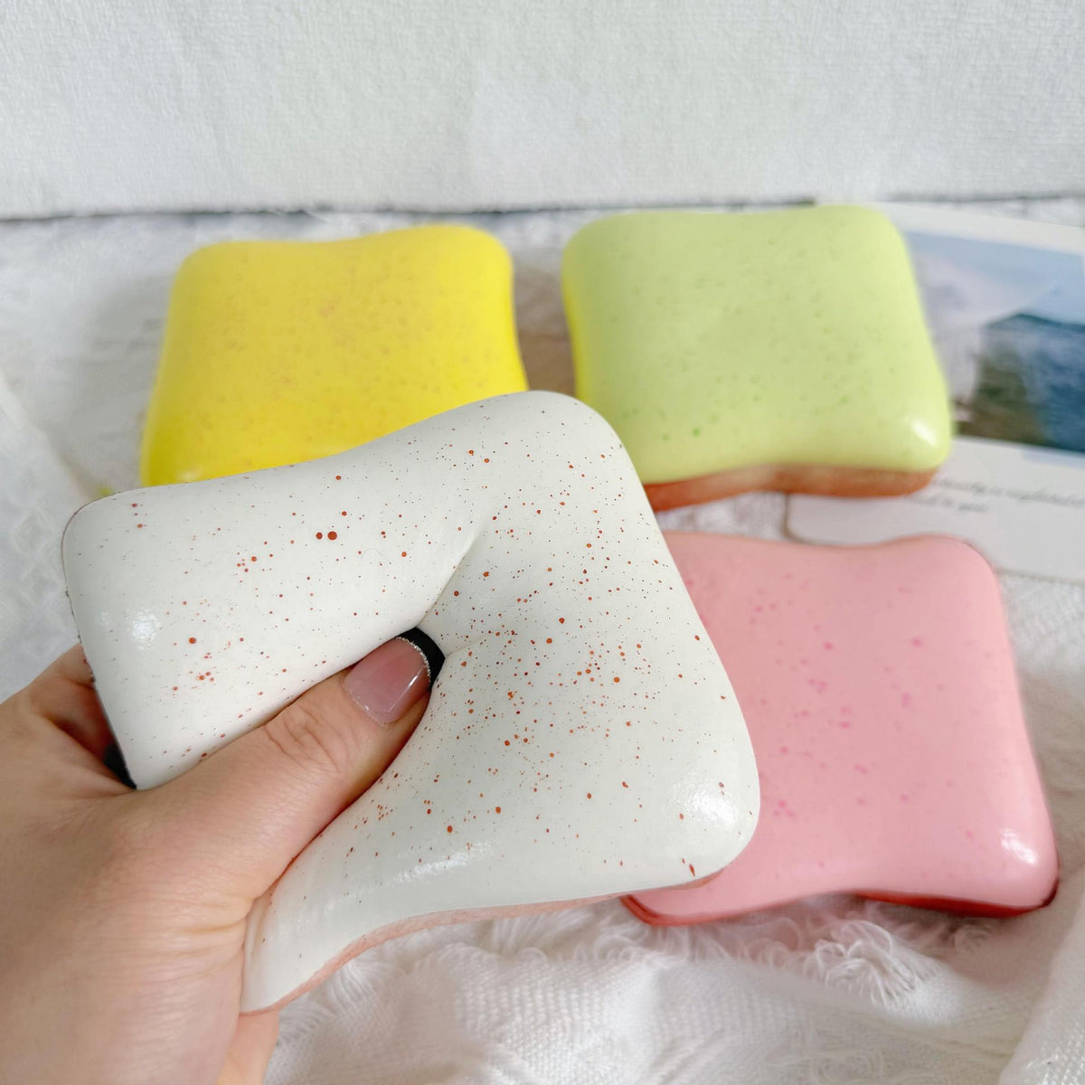 19cm Giant Round Bread Squeezable Slow-Rebound Decompression Toy - Extra Large Realistic Bread Squishy