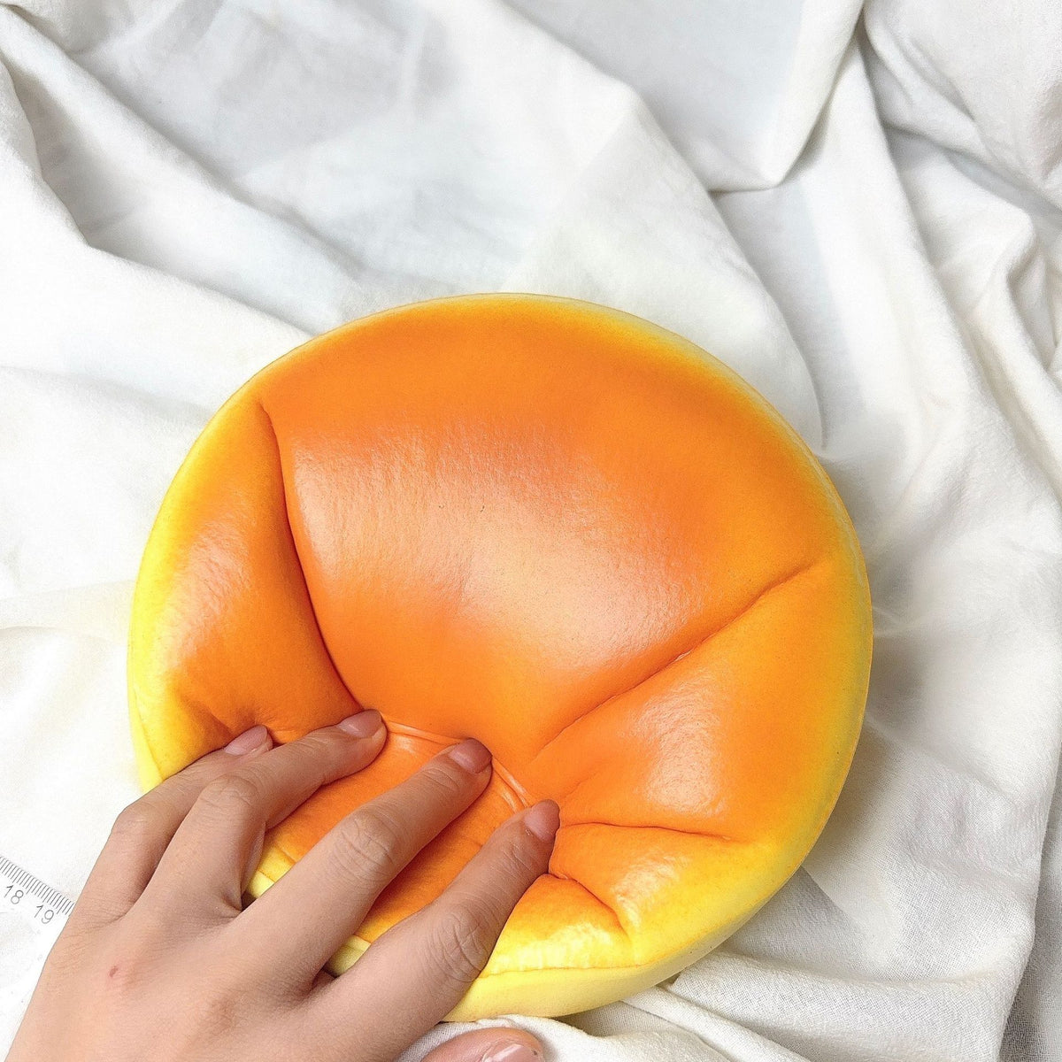 19cm Giant Round Bread Squeezable Slow-Rebound Decompression Toy - Extra Large Realistic Bread Squishy