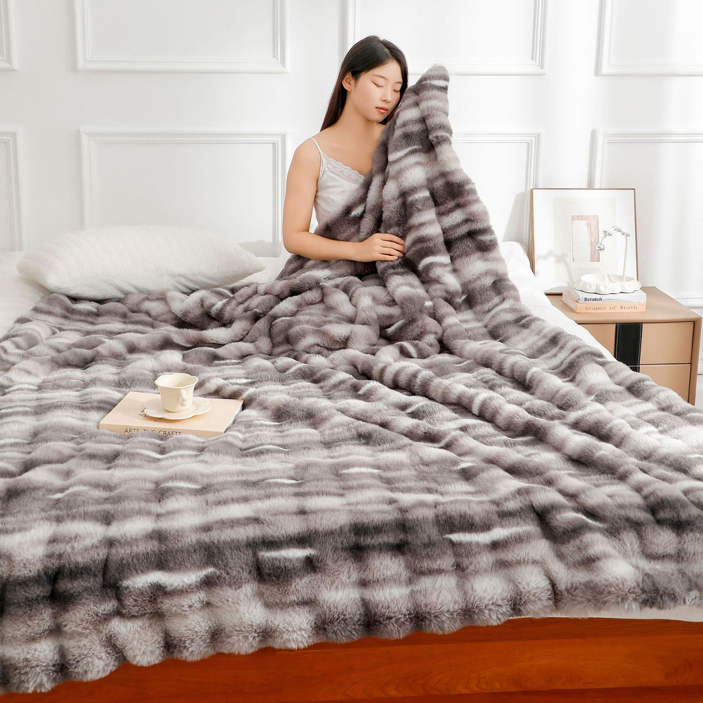Double-layer thickened rabbit fur blanket, light luxury style, double-sided plush bubble blanket, multi-functional sofa blanket.