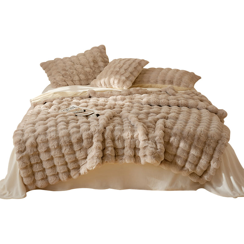 Double-layer thickened rabbit fur blanket, light luxury style, double-sided plush bubble blanket, multi-functional sofa blanket.