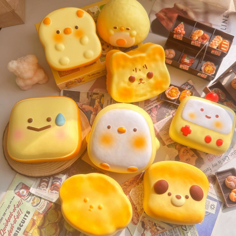 Simulated food, squishy bread, slow rebound toy, super soft and moist, sucks on fingers, student squeezeable stress relief toy.